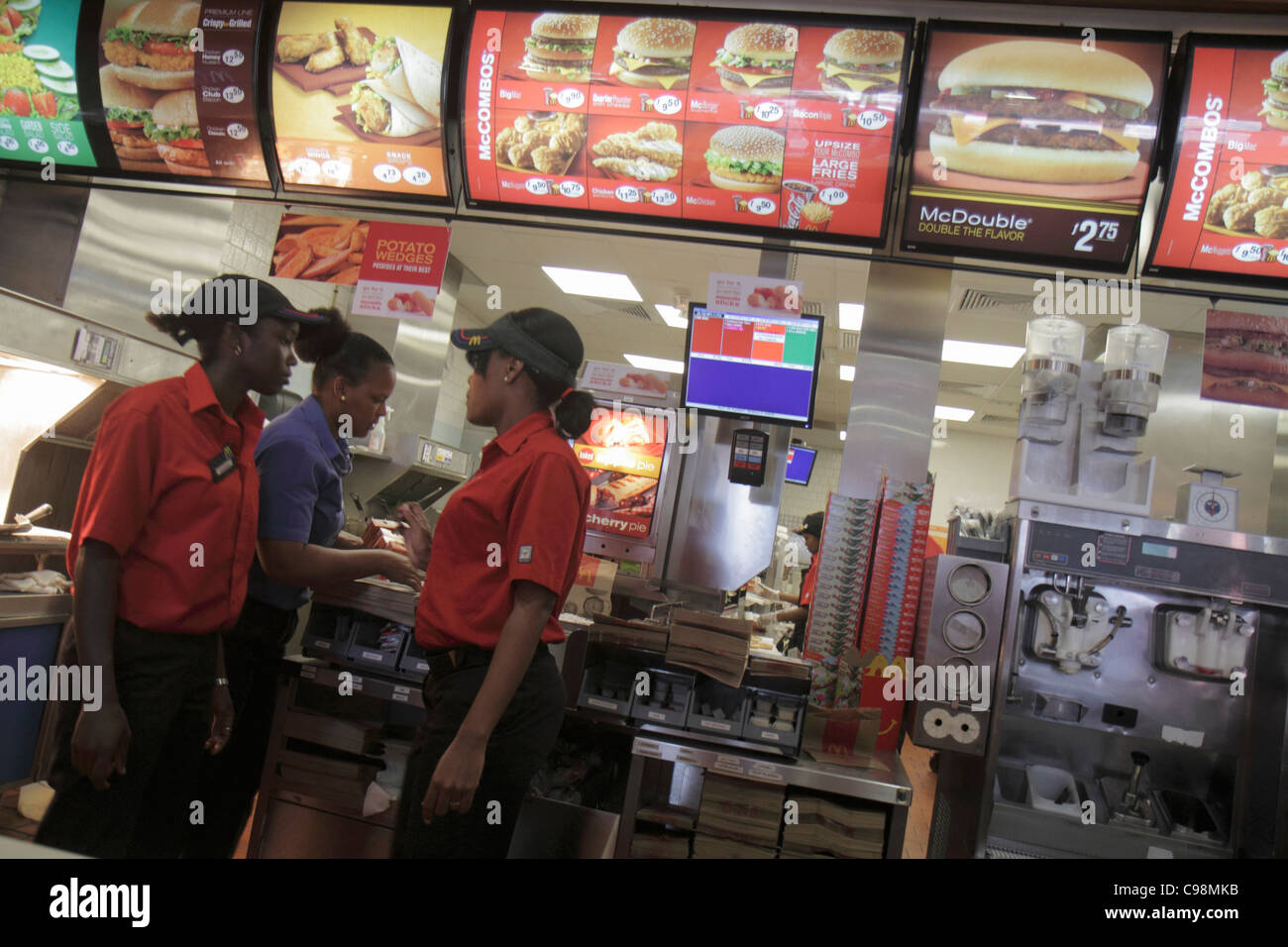 Willemstad Curaçao,Niederlande Lesser Leeward Antillen,ABC-Inseln,Punda,Prinsenstraat,McDonald's,Restaurant Restaurants Essen Essen Essen Essen gehen Cafe c Stockfoto