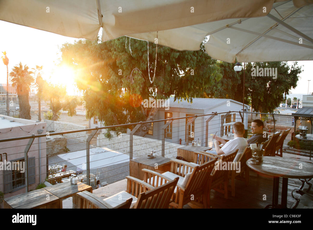 Restaurant auf dem Hatachana-Marktplatz, Tel Aviv, Israel. Stockfoto