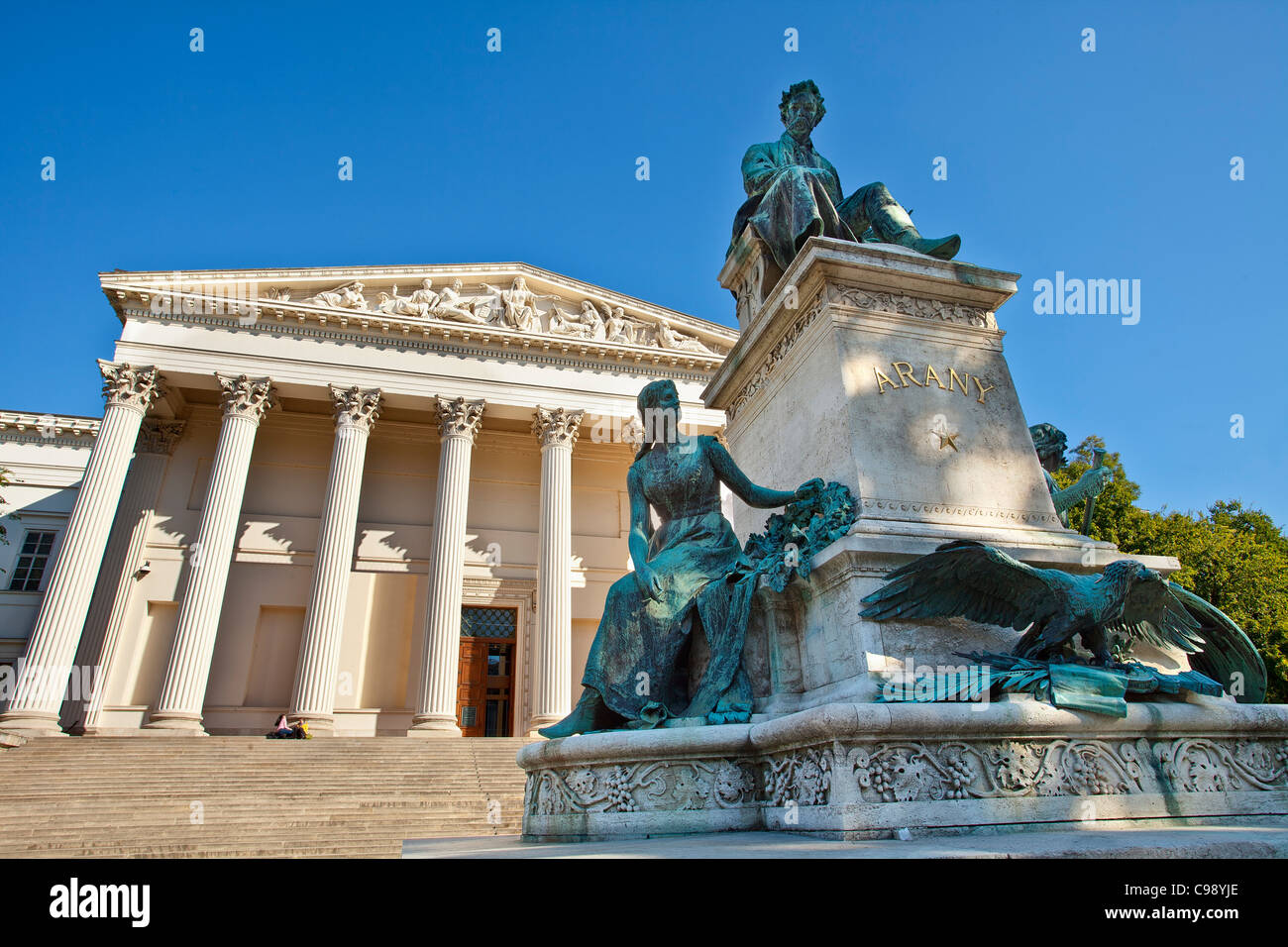 Budapest, Denkmal für den Dichter János Arany vor dem ungarischen Nationalmuseum Stockfoto