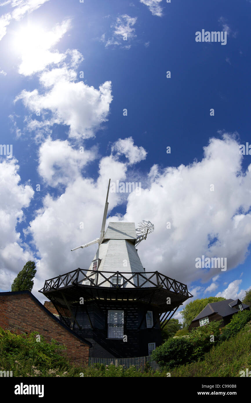 Windmühle im Sommersonnenschein, restauriert, Roggen, East Sussex, England, UK, Vereinigtes Königreich, GB, Großbritannien, britische Inseln, Europa, Stockfoto