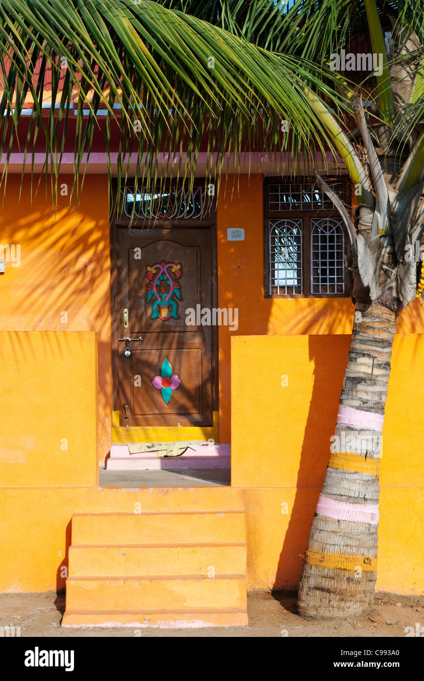 Bunte orange indische Dorfhaus. Andhra Pradesh. Indien Stockfoto