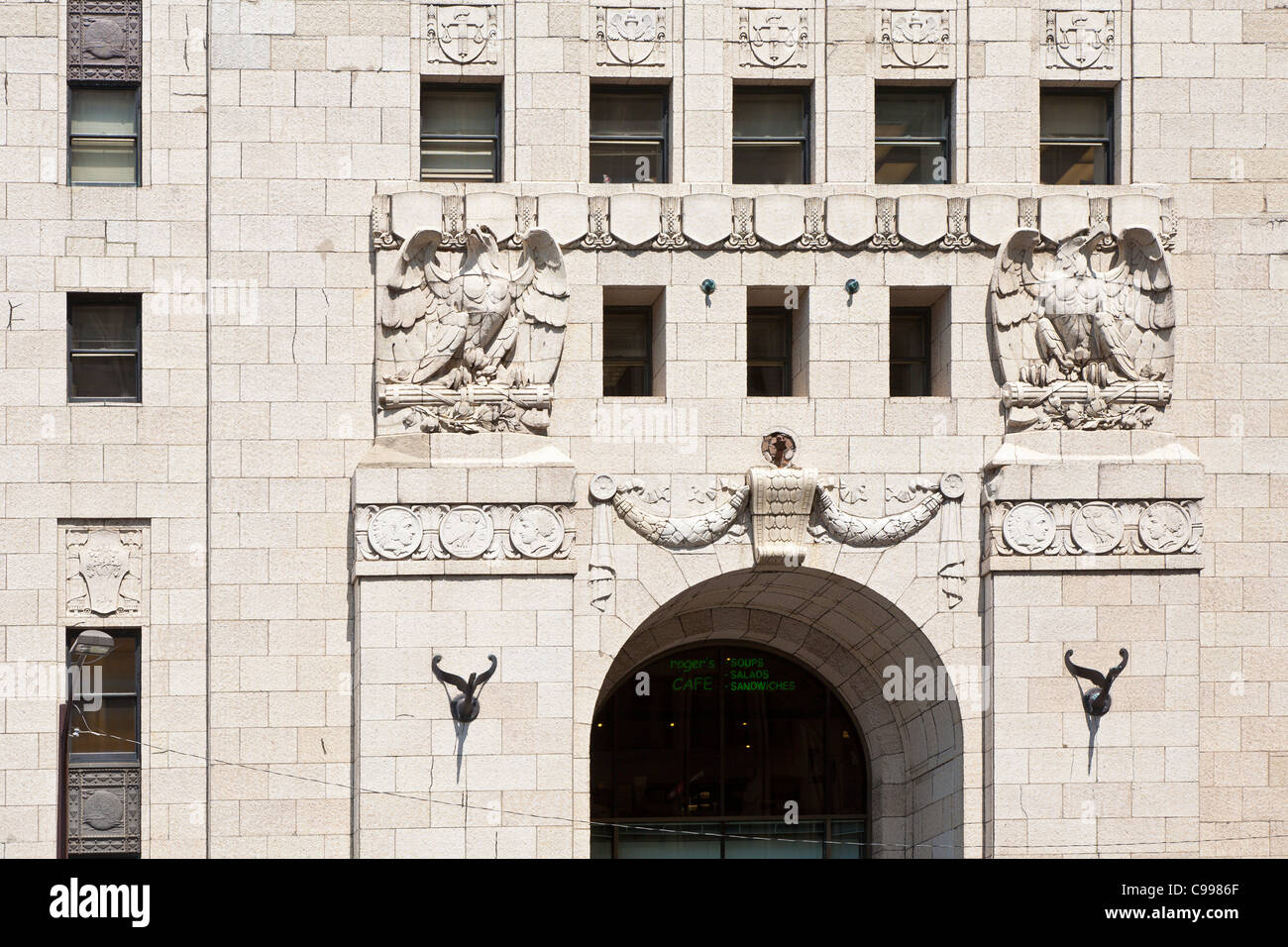 Details über Eingang zum Turm LeVeque bei 50 West Broad Street in Columbus, Ohio. Stockfoto