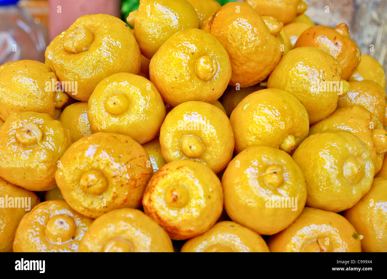 Kandierte zitrone -Fotos und -Bildmaterial in hoher Auflösung – Alamy Kandierte zitrone -Fotos und -Bildmaterial in hoher Auflösung – Alamy