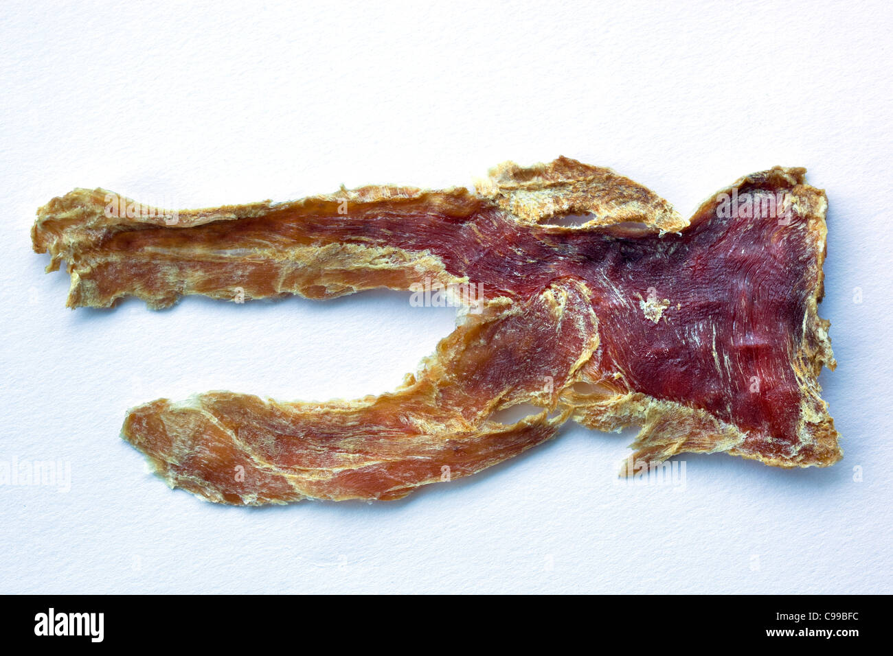 Getrocknete Krokodil-Fleisch-Jerky - ein Beispiel für die seltsamen oder seltsamen Speisen, die von Menschen auf der ganzen Welt gegessen werden Stockfoto