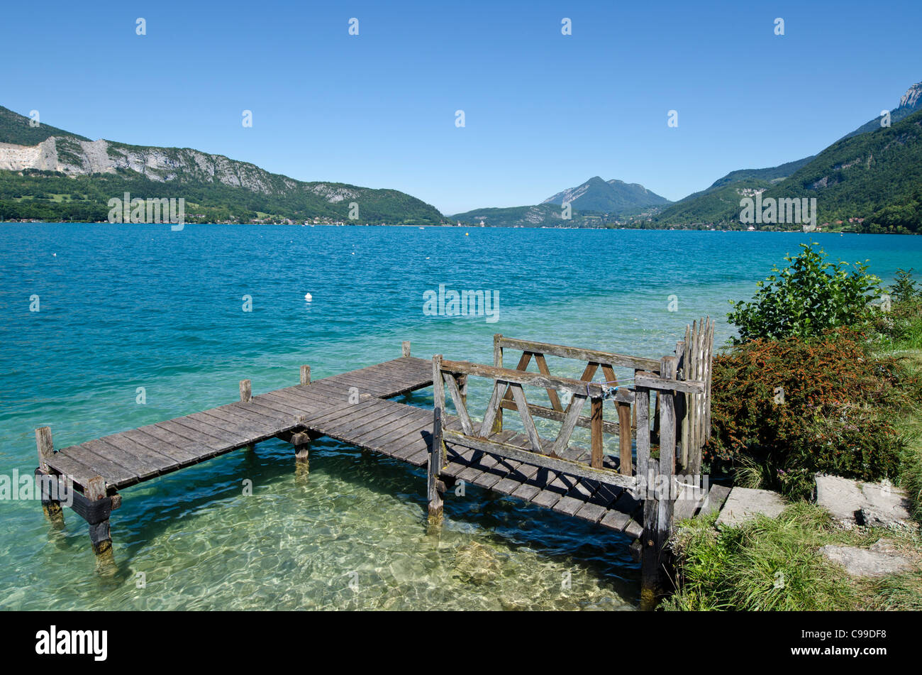 Lac d ' Annecy hölzerne Liegeplatz in der Nähe von Talloires Haute Savoie-Süd-Ost-Frankreich Stockfoto