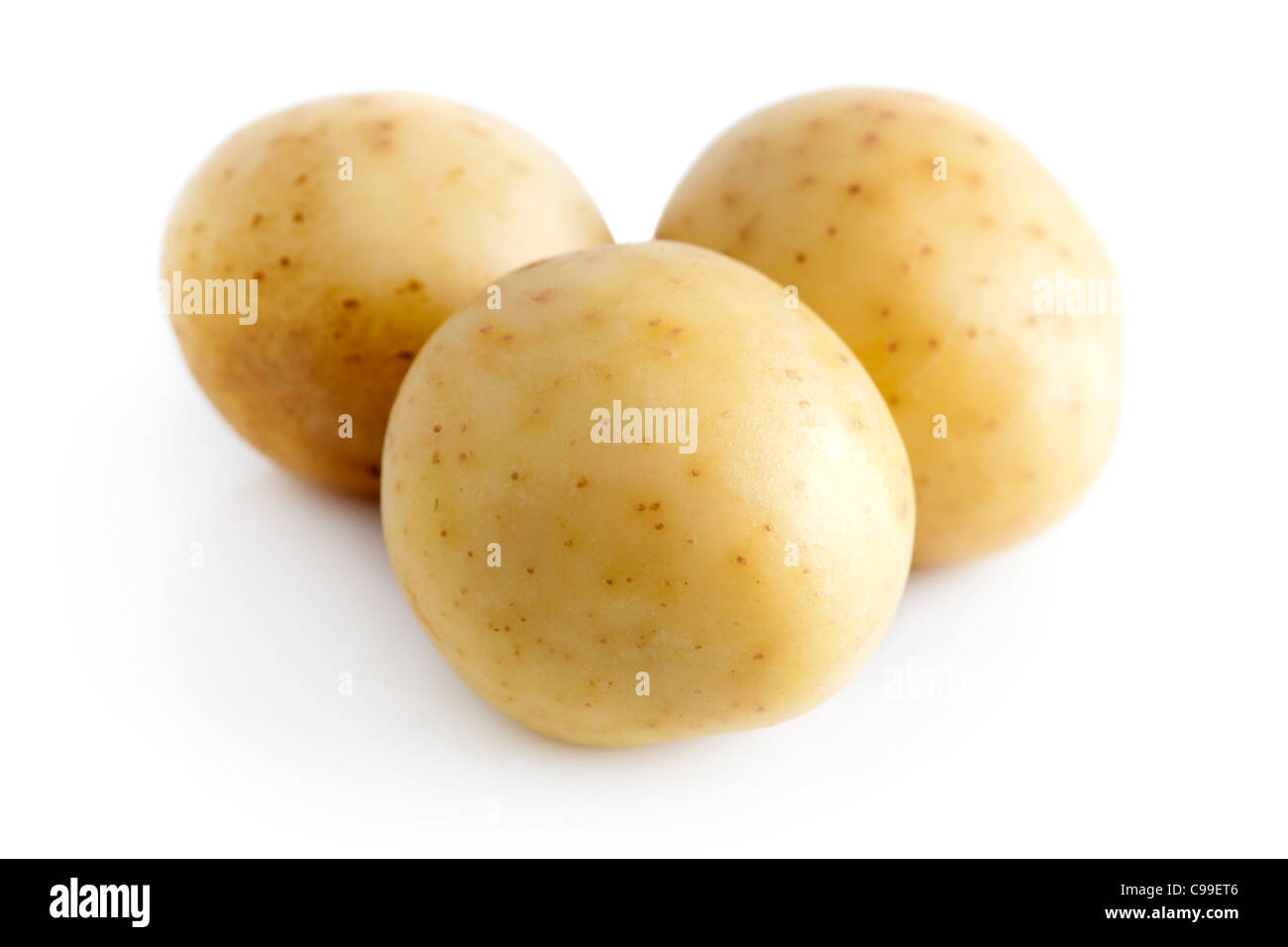 Drei Kartoffeln isoliert auf einem weißen Hintergrund. Stockfoto