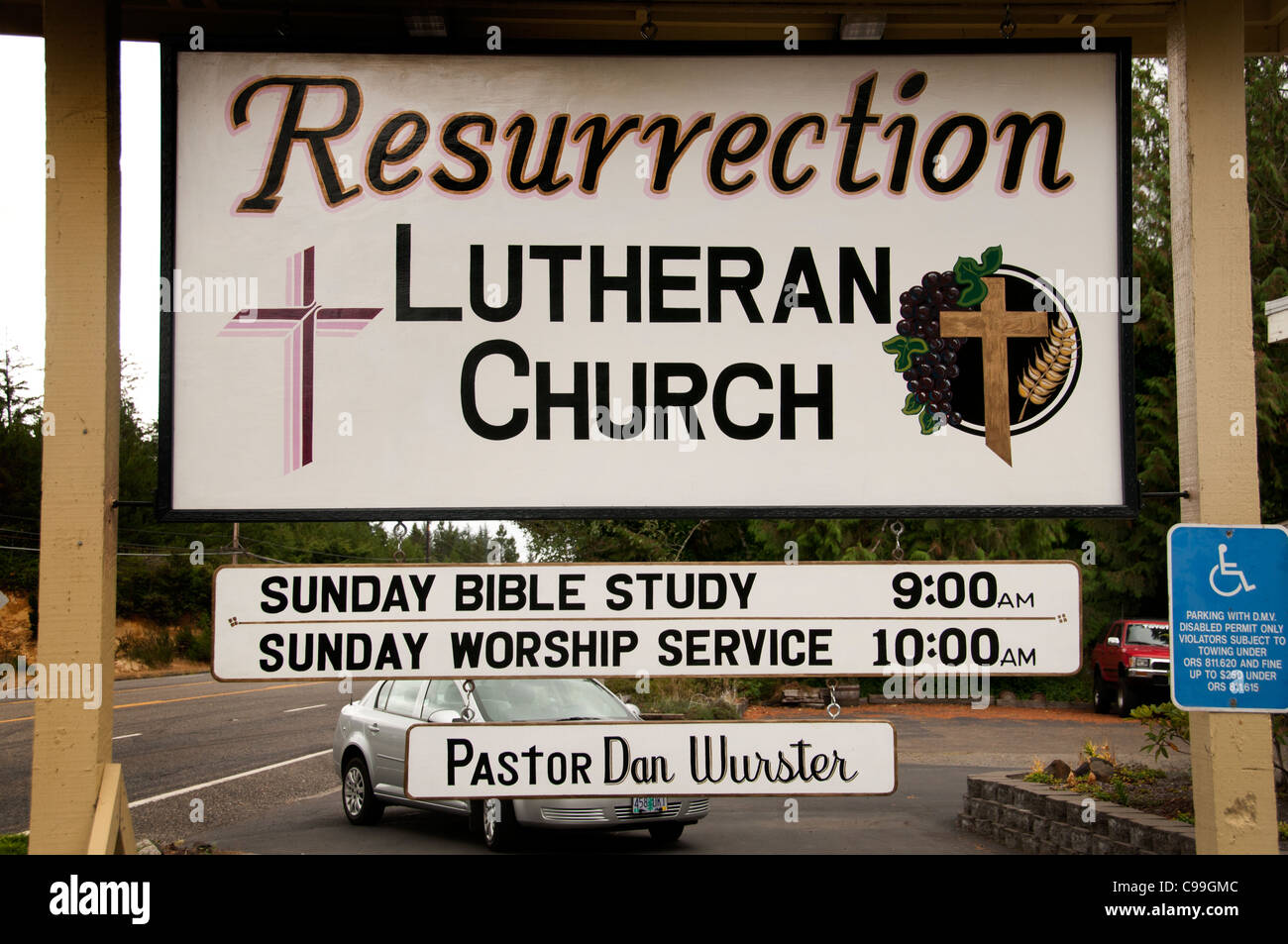 Evangelische Auferstehungskirche Sonntag Bibel Studie Anbetung Service Pastor Dan Wurster Florence Oregon USA Stockfoto