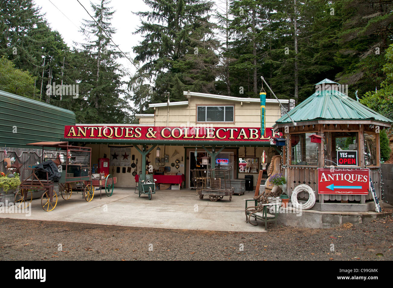Antiquitäten Sammelobjekte in der Nähe von Florence Oregon USA Stockfoto