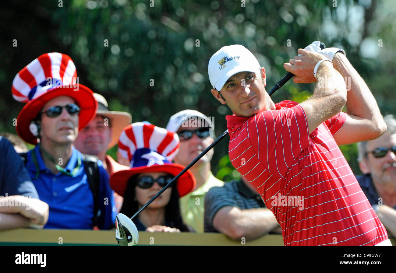 18.11.2011, Melbourne Australien. Dustin Johnson Tees von an den Presidents Cup. Amerika Vers den Rest der Welt außer Europa im Royal Melbourne Golf Club gespielt. Stockfoto