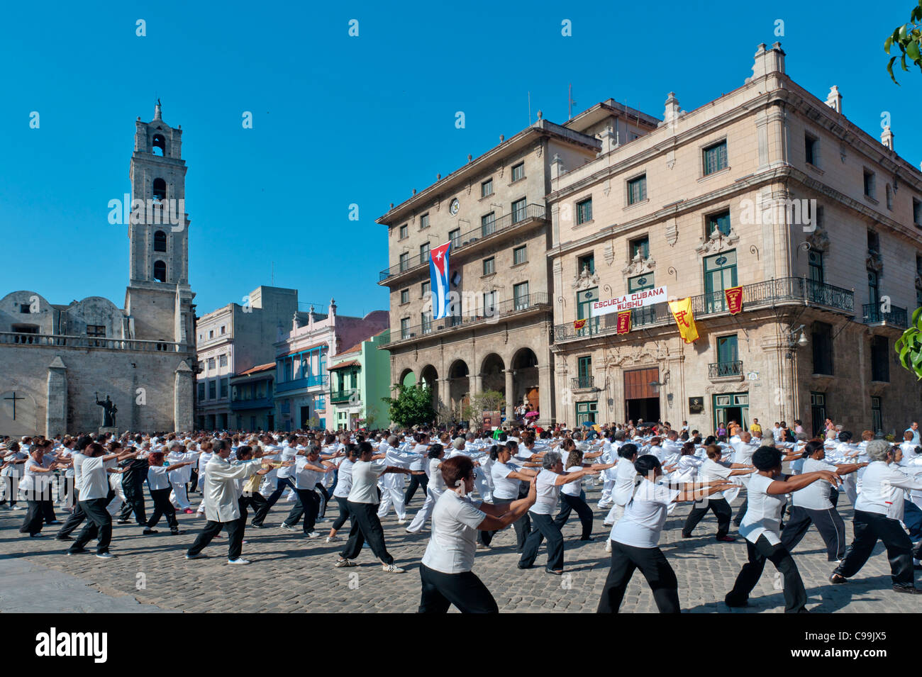 Plaza San Francisco Tai Chi Aktivitäten Havanna Kuba Stockfoto