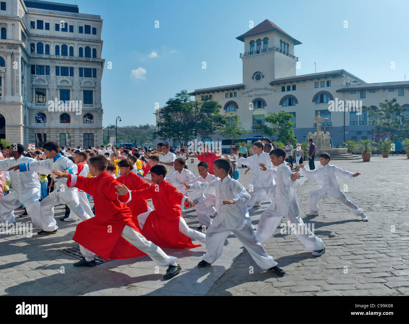 Plaza San Francisco Tai Chi Aktivitäten Havanna Kuba Stockfoto