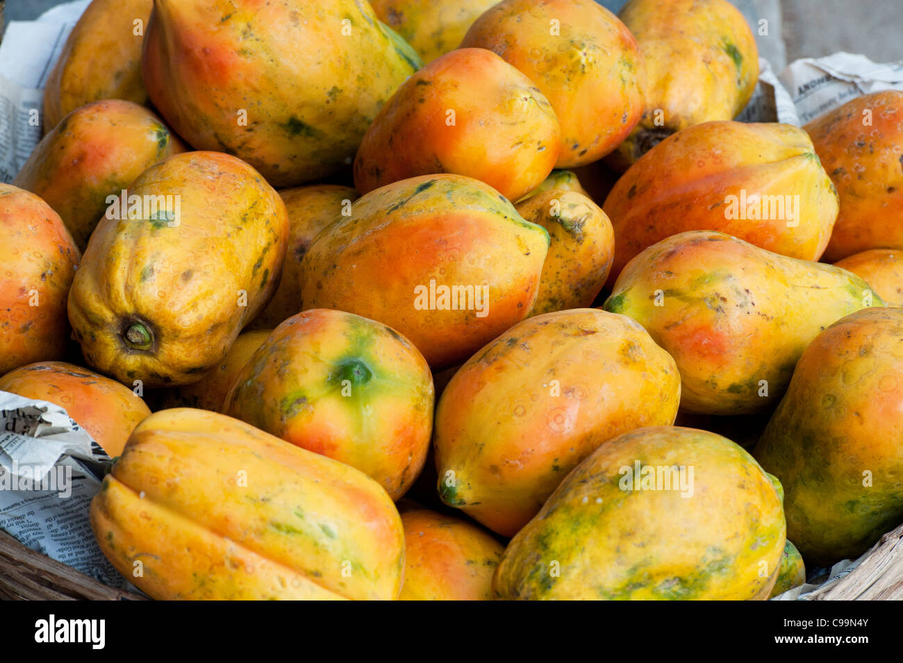 Papaya für Verkauf auf einem indischen Markt Stockfoto