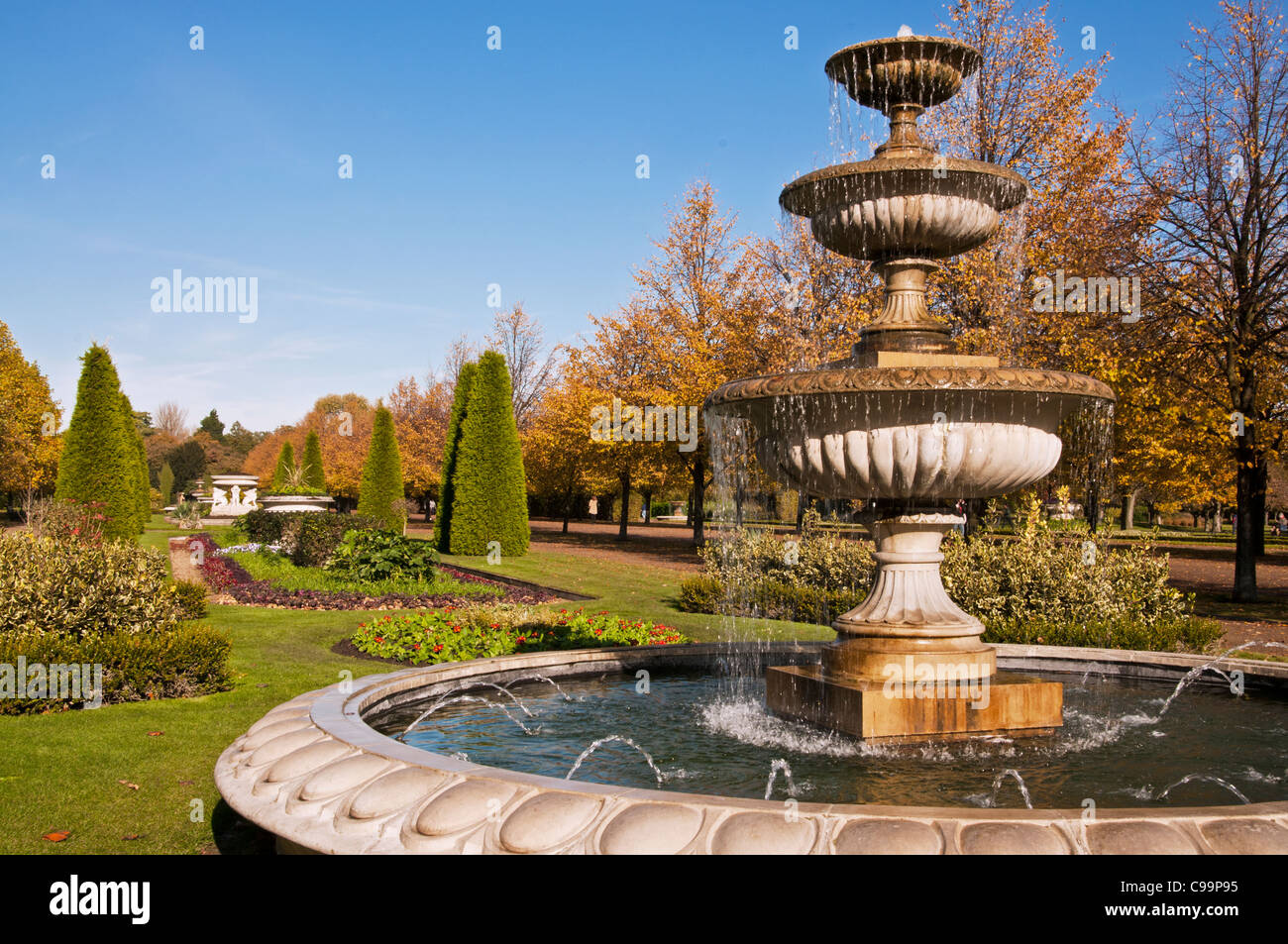 London. Regents Park Avenue Gärten im Herbst. Stockfoto