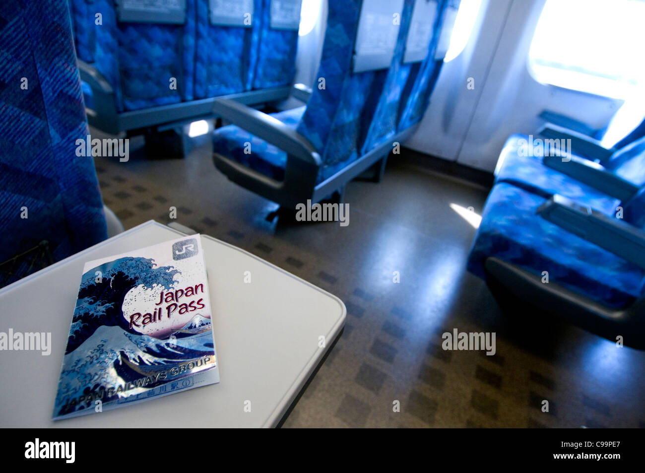 Japan Rail Pass und das Innere von einem Hochgeschwindigkeitszug in Japan Stockfoto