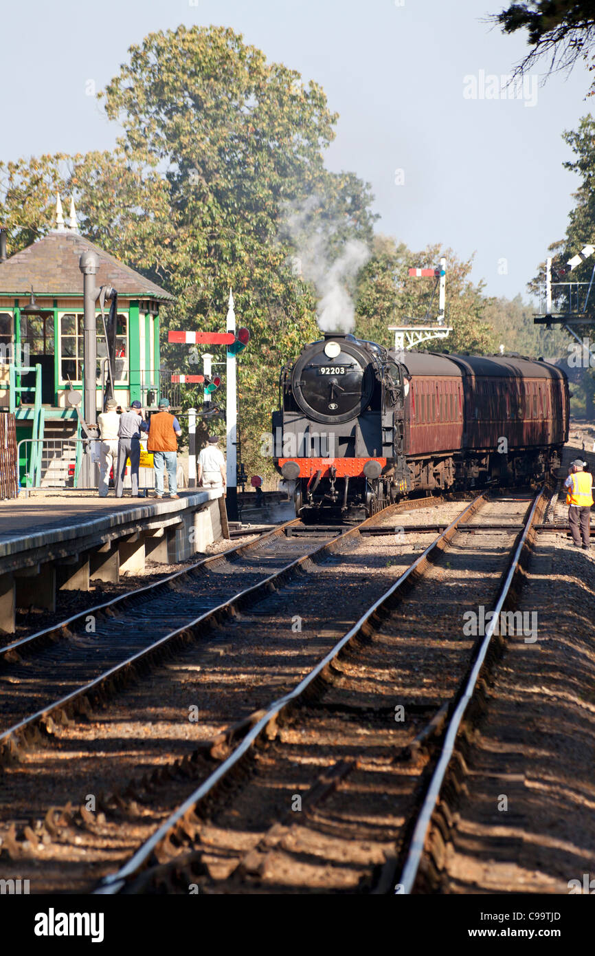 BR-Klasse 9F Nr. 92203 "Black Prince" angekommen Holt mit einem Zug auf die North Norfolk Railway (Mohn-Linie) Stockfoto
