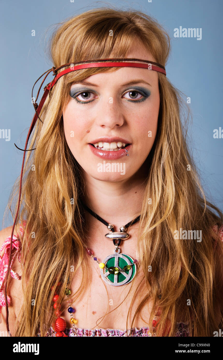 Nahaufnahme eines jungen Hippie-Frau, Lächeln, Porträt Stockfoto