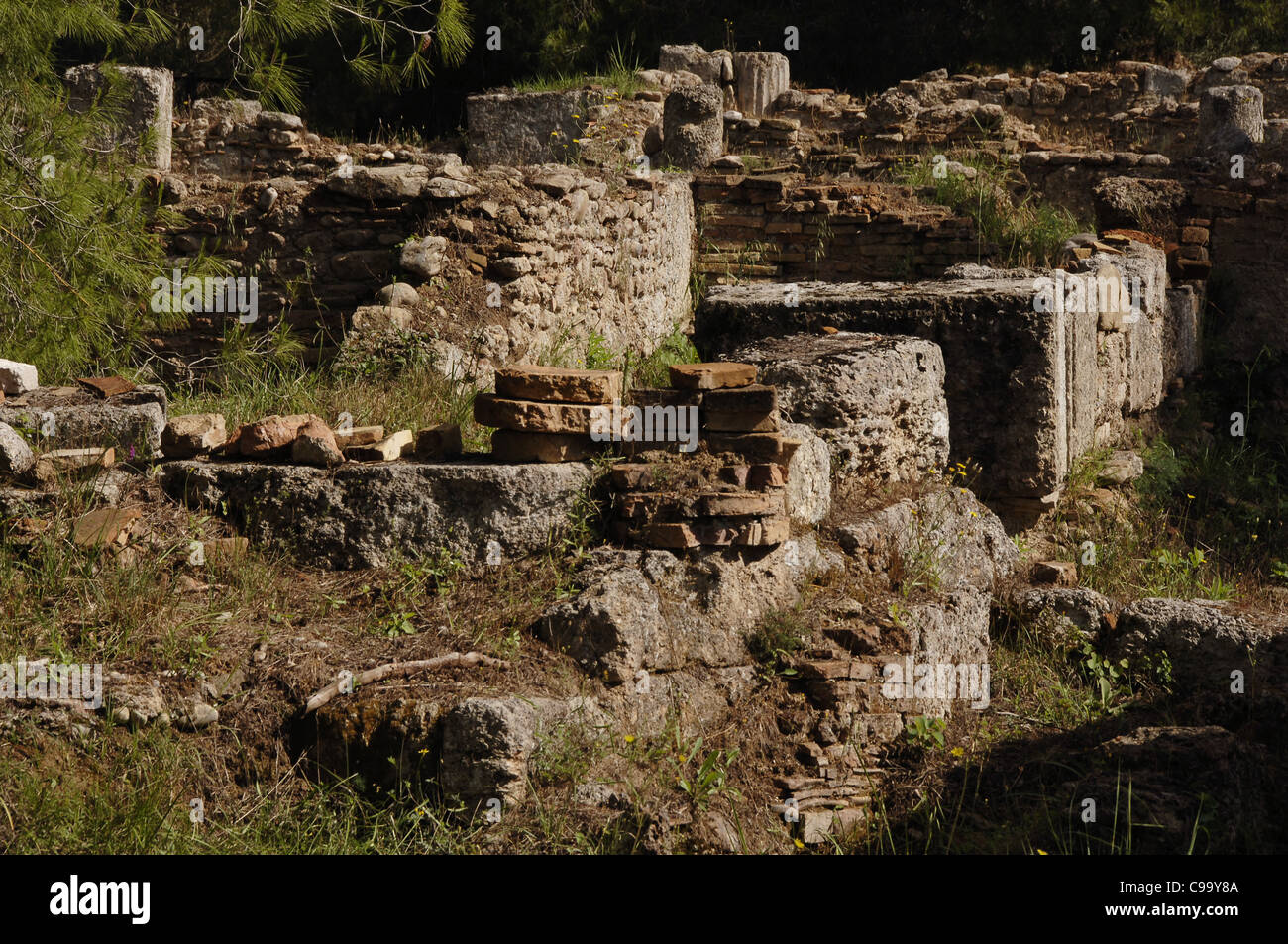 Griechische Kunst. Heiligtum von Olympia. Ruinen der griechischen Bäder. Ca. 480 B.C.5th Jahrhundert v. Chr. Griechenland. Stockfoto