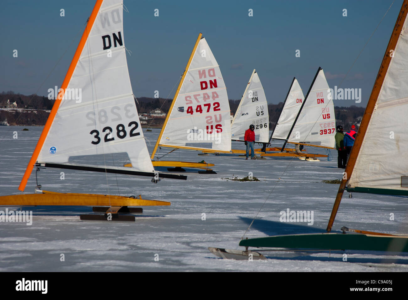 Eissegeln auf dem Navesink-Fluss in Red Bank, New Jersey Stockfoto