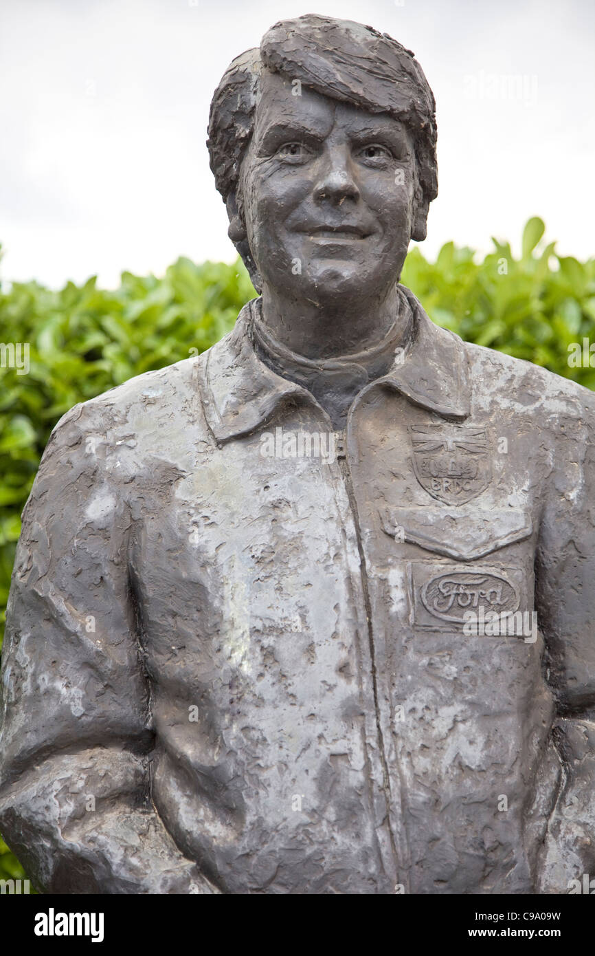 Bronzestatue des Roger Clark MBE im Mallory Park Rennstrecke, Leicestershire. Stockfoto