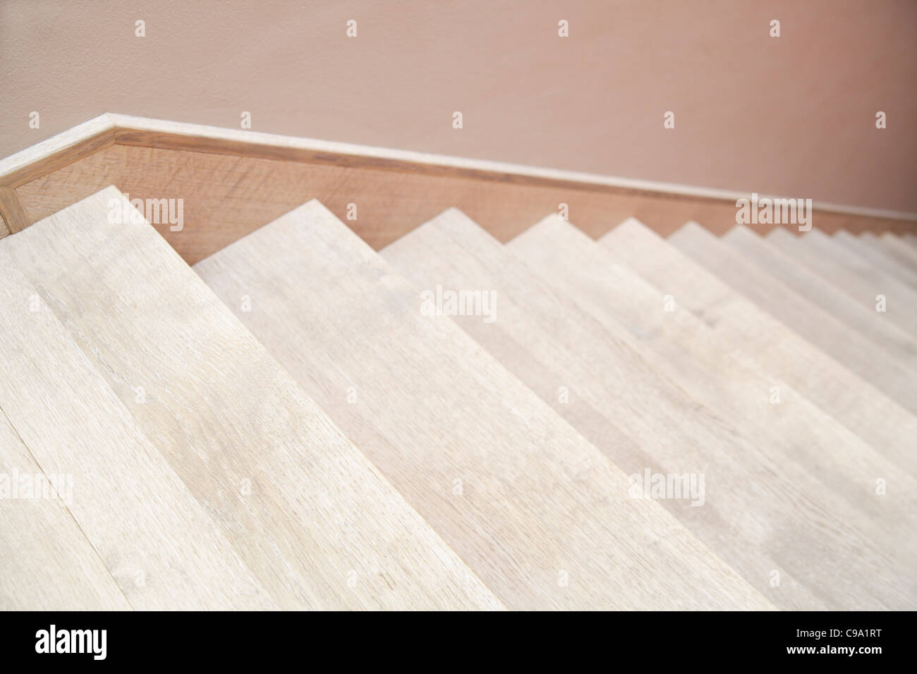 Deutschland, Oberbayern, München, Treppenhaus im neuen Haus Stockfoto