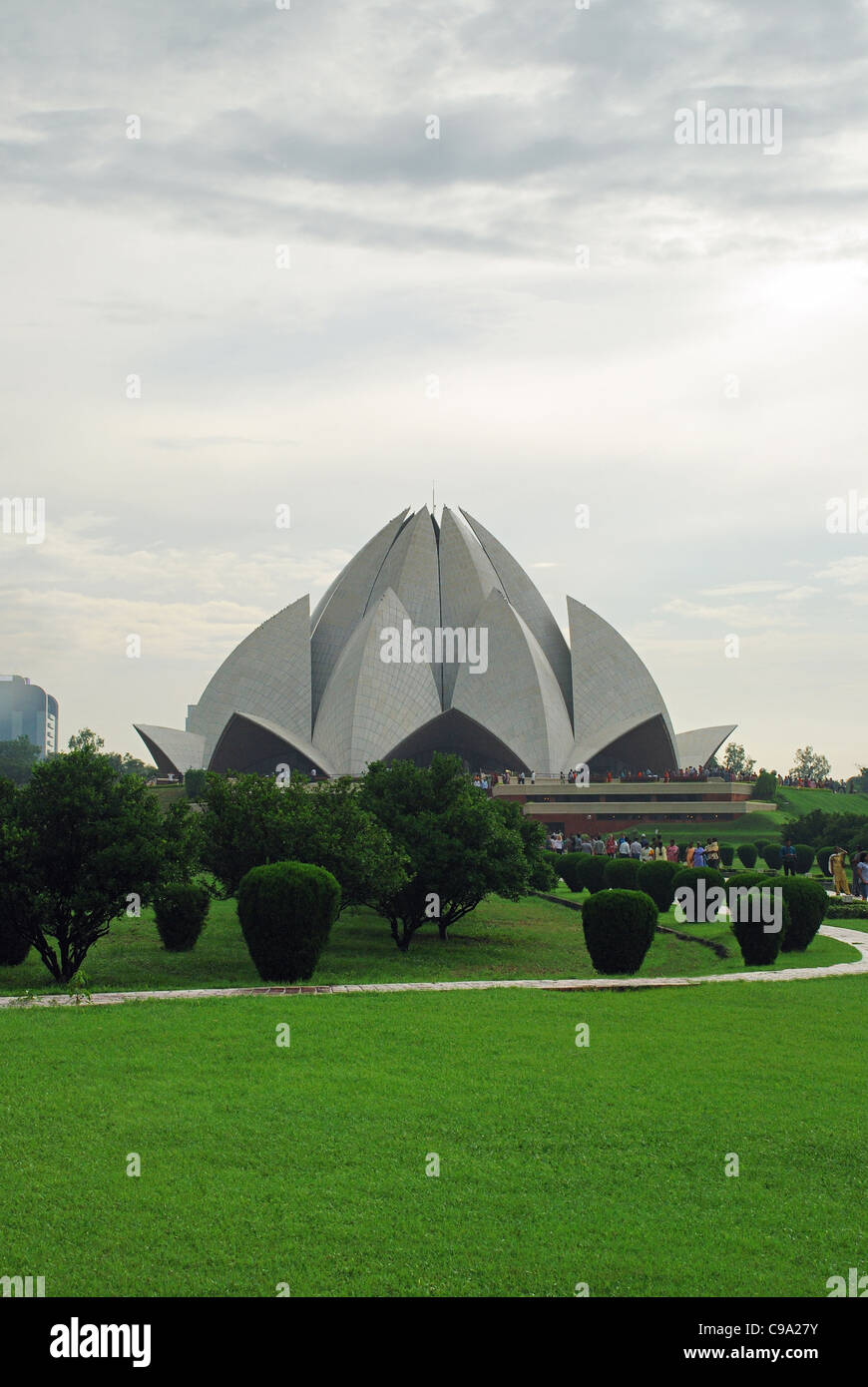 Ein Blick auf die Bahai-Haus der Anbetung in Delhi, Indien, im Volksmund bekannt als der Lotus-Tempel wegen seiner blütenartigen Form. Neu-Delhi Stockfoto