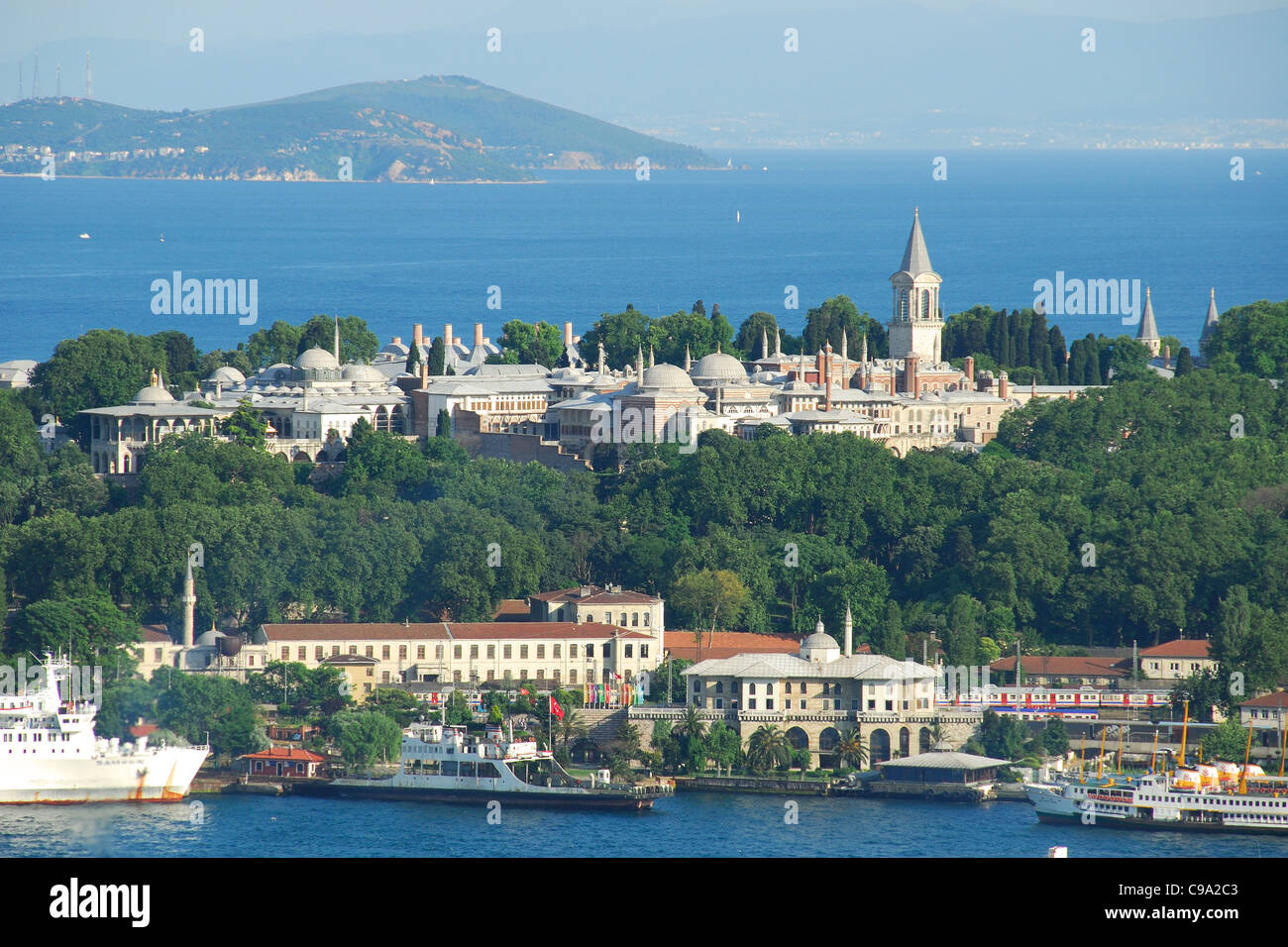 ISTANBUL, TÜRKEI. Eine Ansicht der Topkapi-Palast und das Marmarameer. 2011. Stockfoto