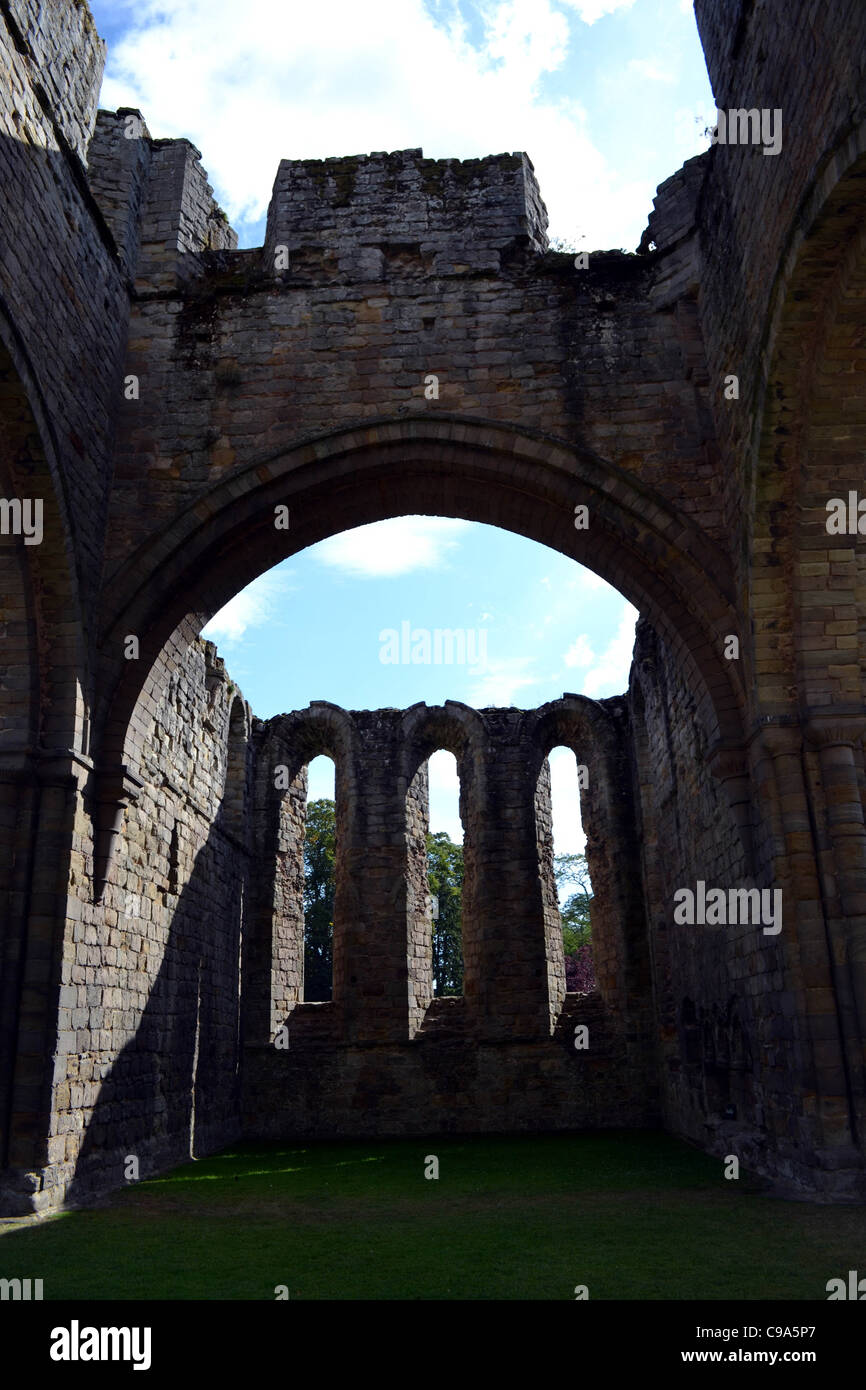 Buildwas Abbey Bögen. Stockfoto