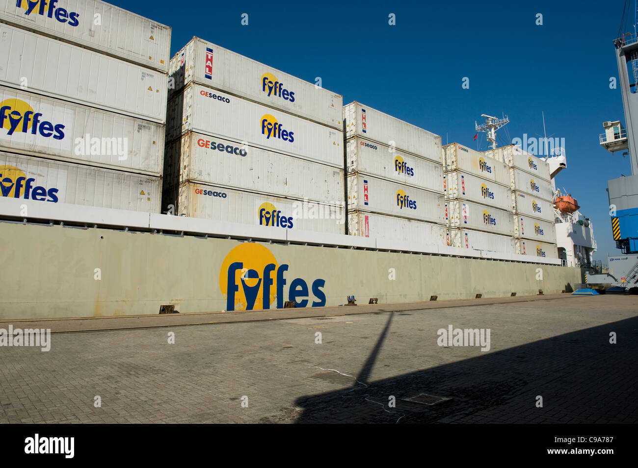 Fyffes Bananen Boot Star Stratos Verladung Container im Hafen von Portsmouth, Hampshire, England Stockfoto