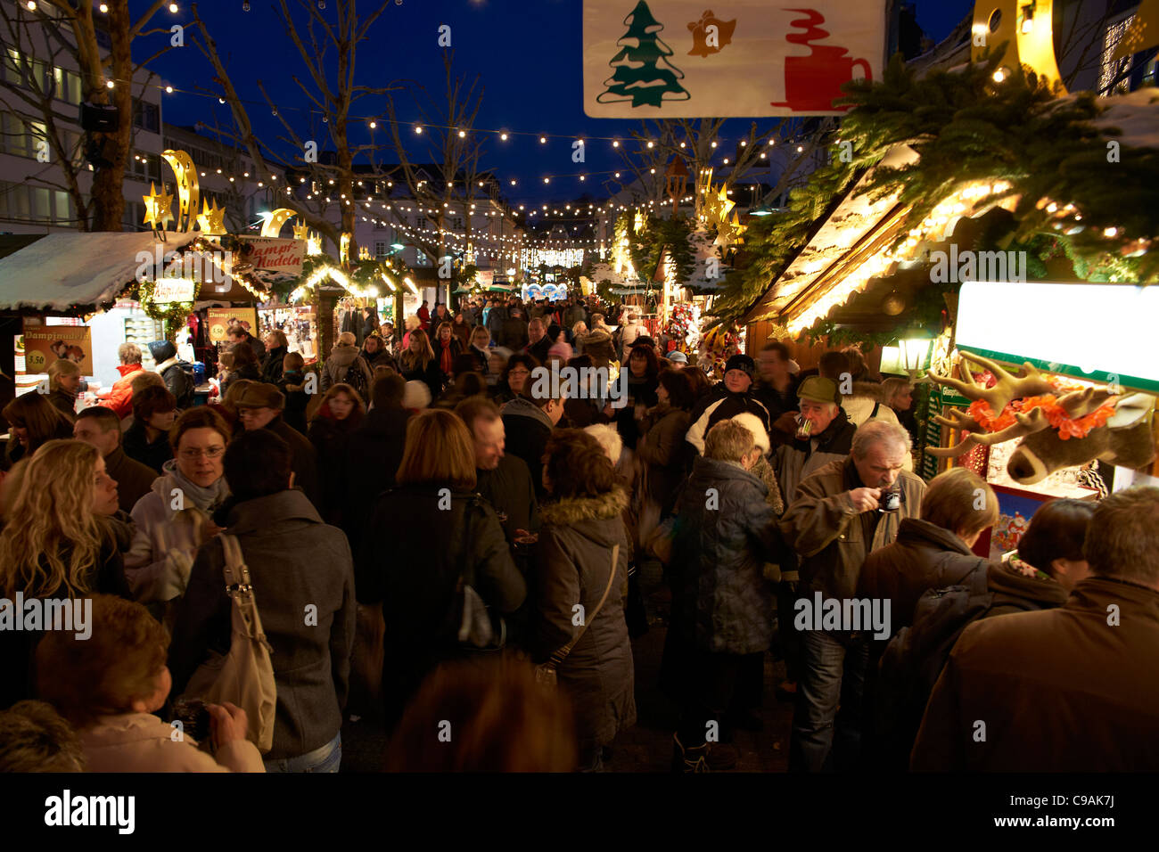 Weihnachtsmarkt in der alten Stadt Limburg Stockfoto