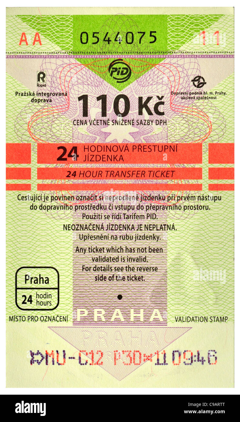 Prag Fahrkarten des öffentlichen Nahverkehrs, gültig für u-Bahn, Straßenbahnen und Busse. 24-Stunden-Ticket - 110Kc Kronen. (Preis richtig Winter 2011) Stockfoto