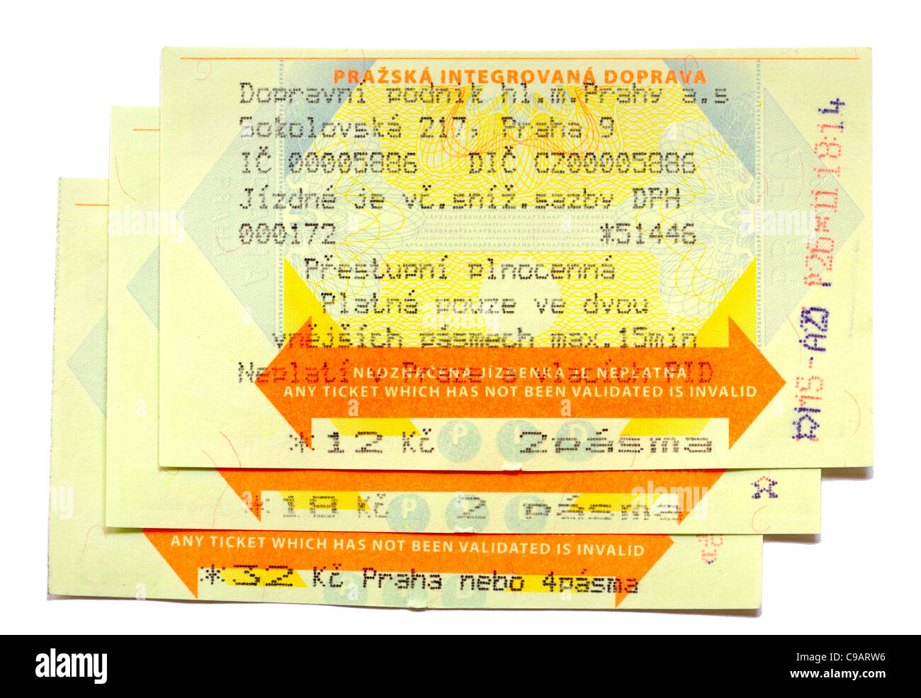 Prag Fahrkarten des öffentlichen Nahverkehrs, gültig für u-Bahn, Straßenbahnen und Busse. Maschine ausgestellt Einzel-Tickets (Preise richtig Winter 2011) Stockfoto