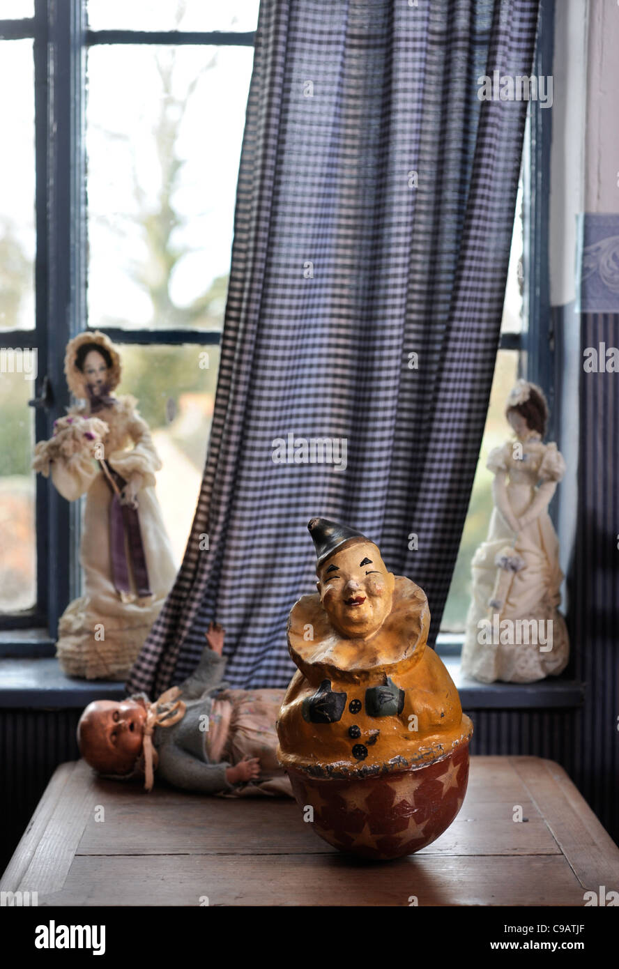 Die Shambles Victorian Village in Newent, Gloucestershire - ein Museum der Victoriana - Puppen und Marionetten in einem Spielzeugladen Stockfoto