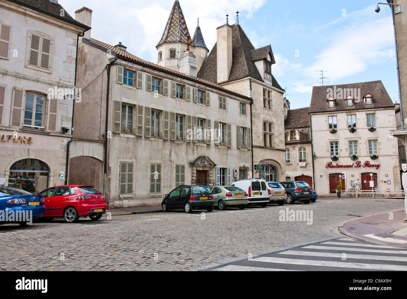 Beaune befindet sich im Herzen der Weinstraße (auch bekannt als Burgund "Champs Elysées"), neben zahlreichen Dörfern. Frankreich Stockfoto