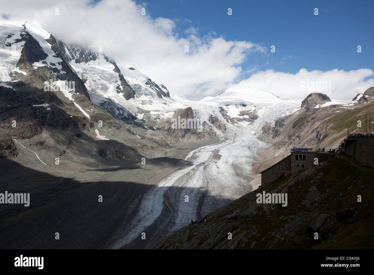 Zell Am See Österreich Blauer Tag Tageslicht Europa Fauna floral grün ho Urlaub See Freizeit Licht Bergnatur niemand im freien Stockfoto