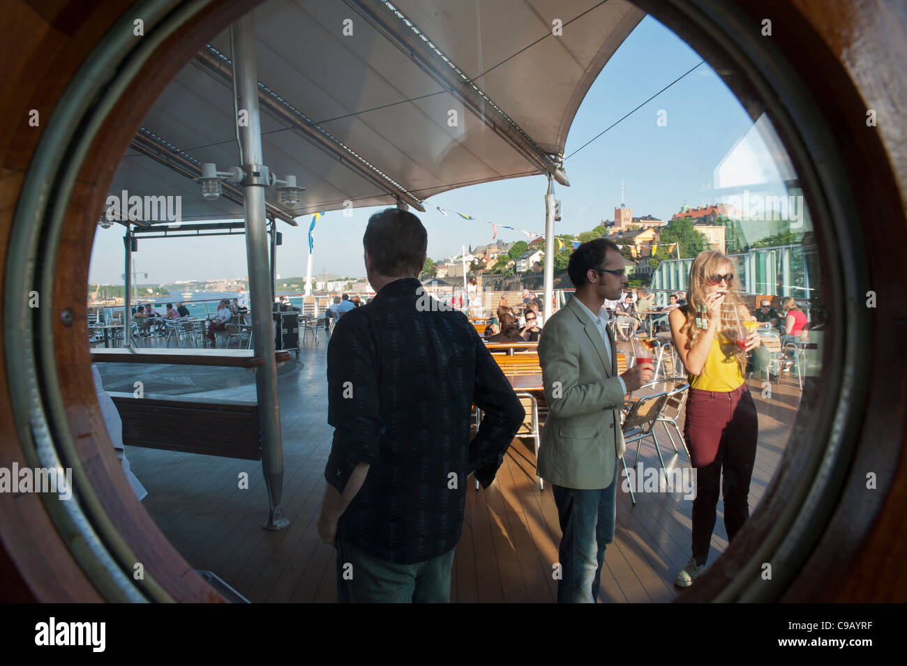 Passagierdeck an Bord des Kreuzfahrtschiffes Birka Paradise, als sie den Stockholmer Hafen Schweden verlässt Stockfoto