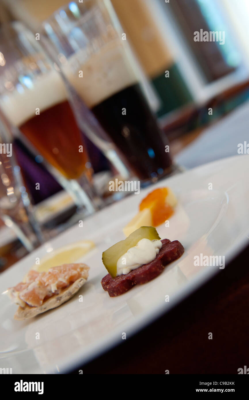 Bierprobe auf eine Führung durch die Brauerei. Stallhagen Aland Island Finnland Stockfoto