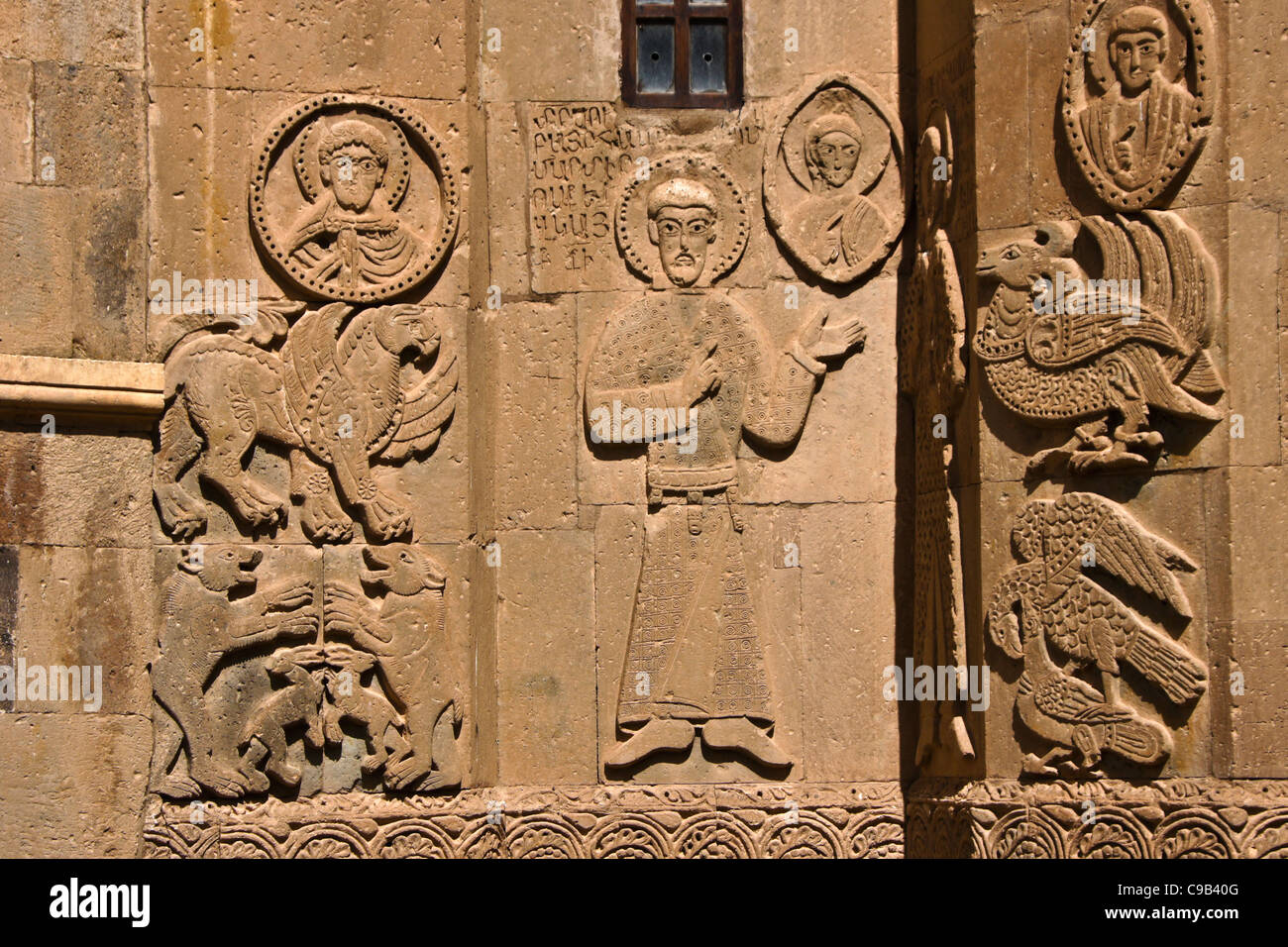 Reliefs im Außenbereich der Kathedrale des Heiligen Kreuzes auf Akdamar