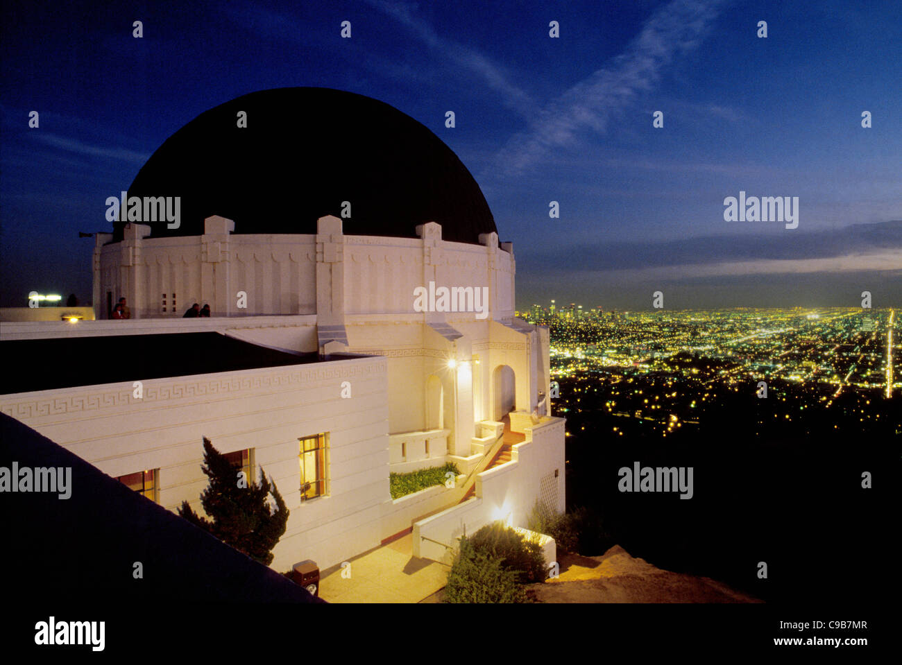 Das berühmte 1935 Griffith Observatory zieht Besucher an seinen Art-Deco-Architektur, Planetarium und Ansichten von Los Angeles in Süd-Kalifornien, USA. Stockfoto