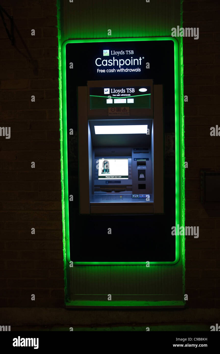 Lloyds TSB Bank Cashpoint / Geldautomat - in der Nacht - 24 h/24-Stunden Zugang zu Bargeld / Geld.  VEREINIGTES KÖNIGREICH. Stockfoto