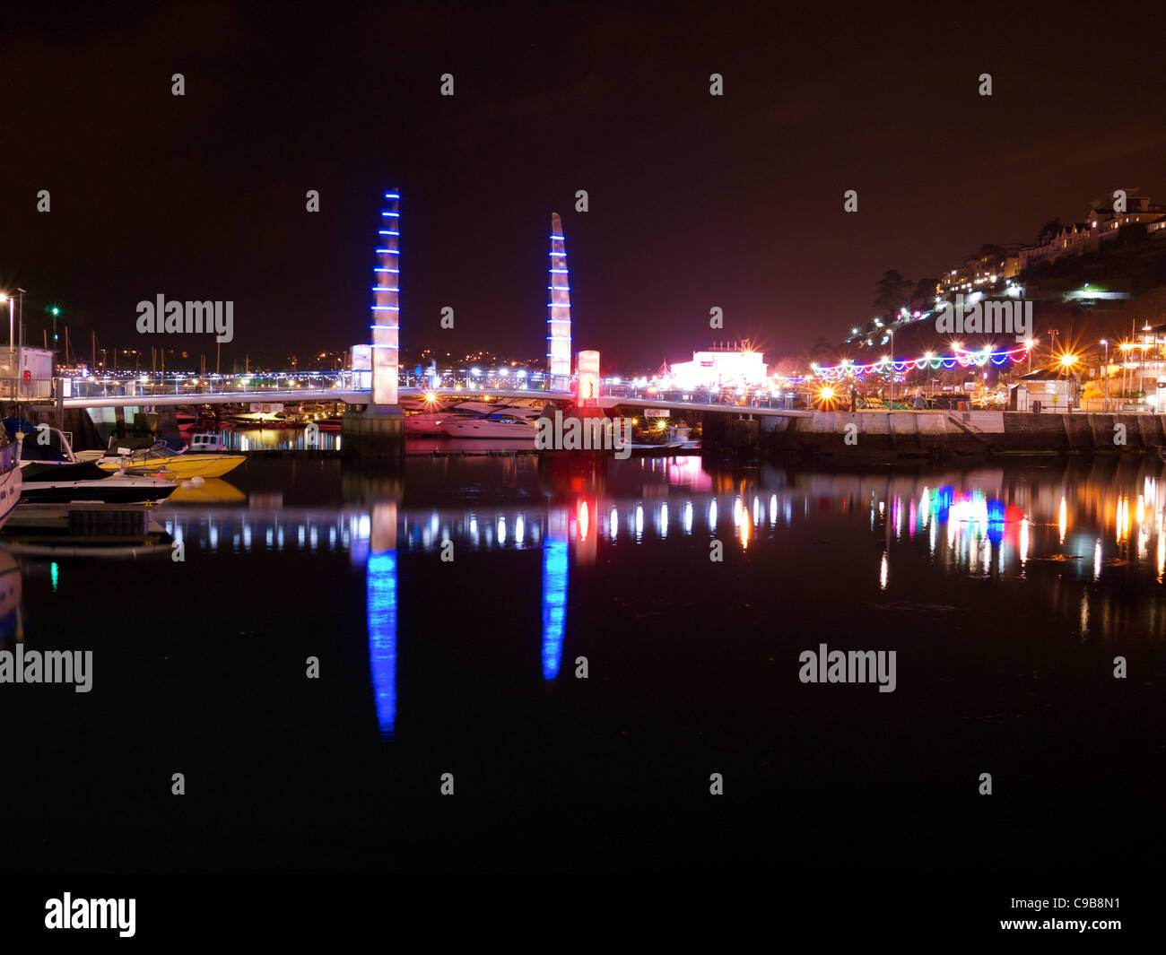 Torquay Innenhafen bei Nacht. Stockfoto