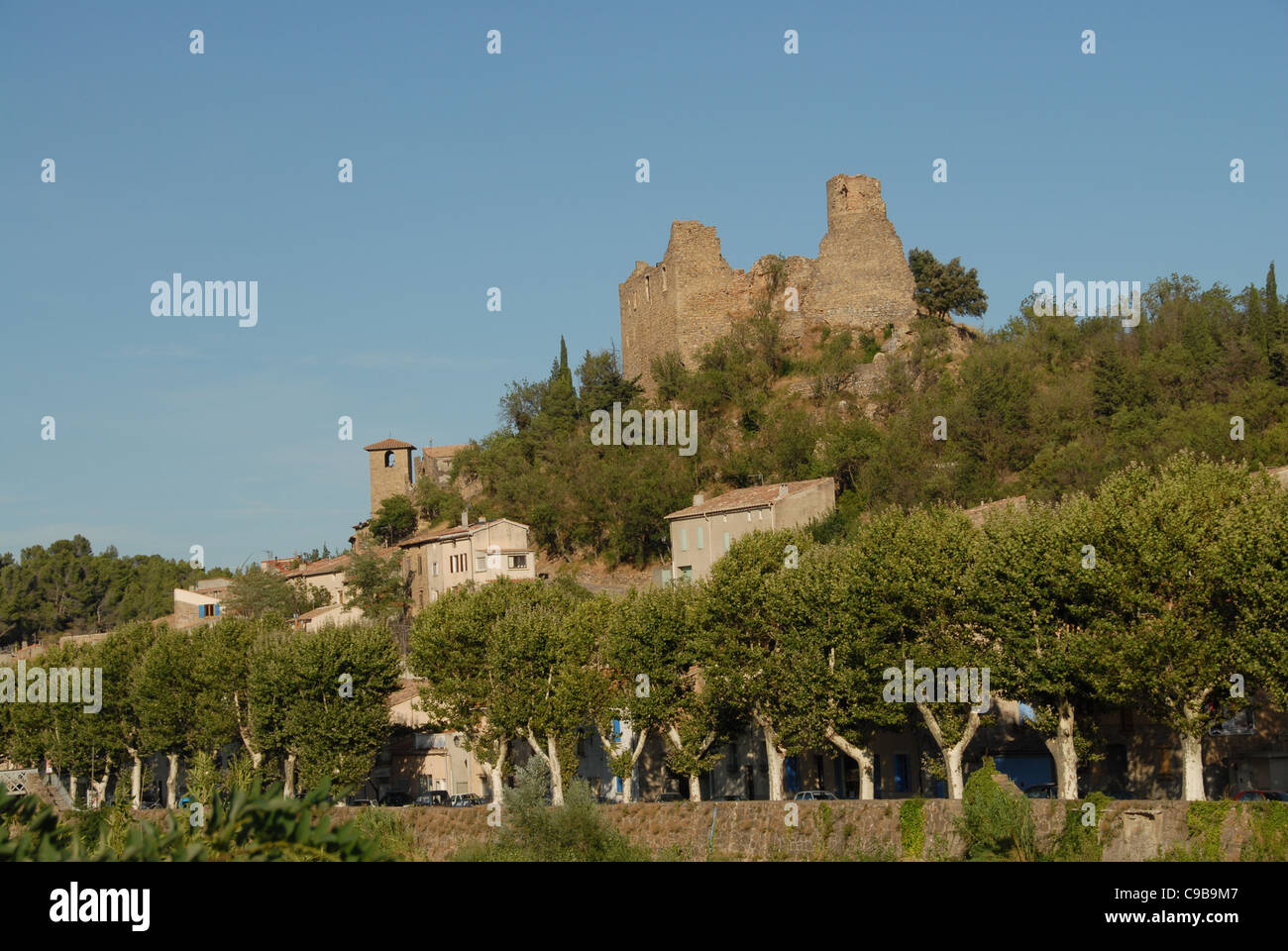 Château de Durban-Corbières, eine Burg der Katharer in den Pays Cathare der Aude in den Corbieres Languedoc-Roussillon Stockfoto