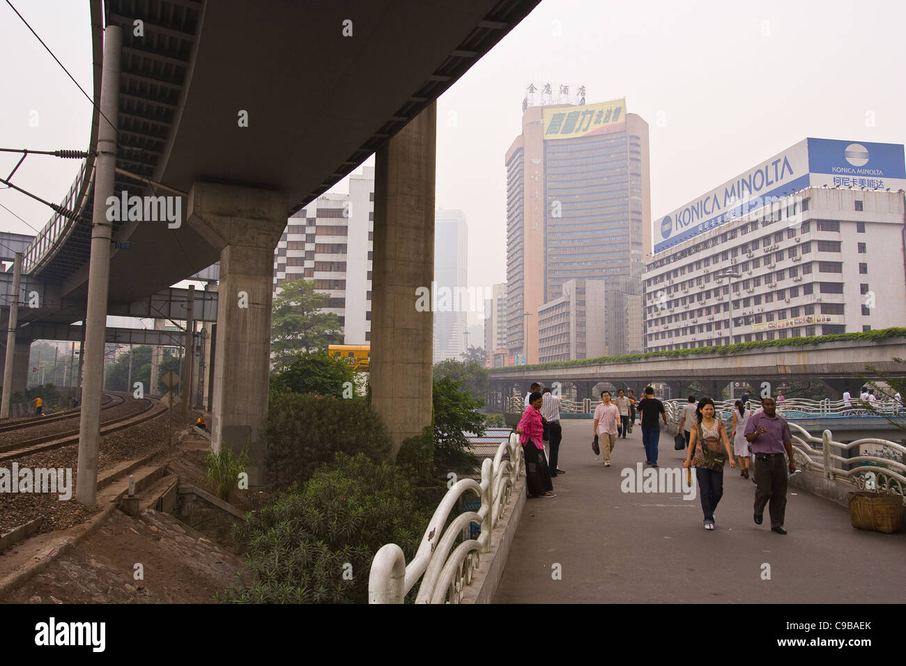 GUANGZHOU, Provinz GUANGDONG, CHINA - Straßenszene in Stadt Guangzhou. Stockfoto