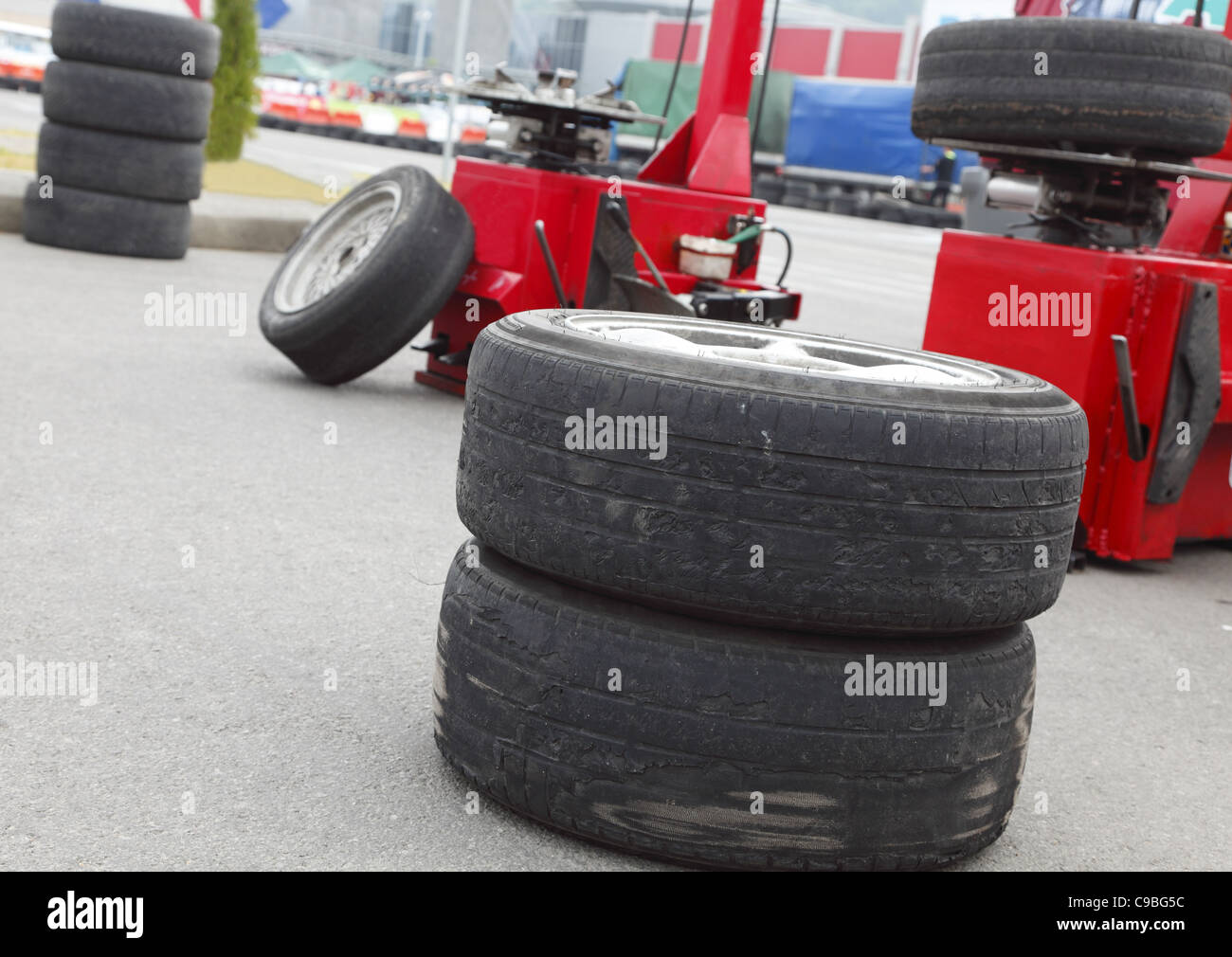 Bild der Reifen Boxenstopp in einem Drift-Rennen. Stockfoto