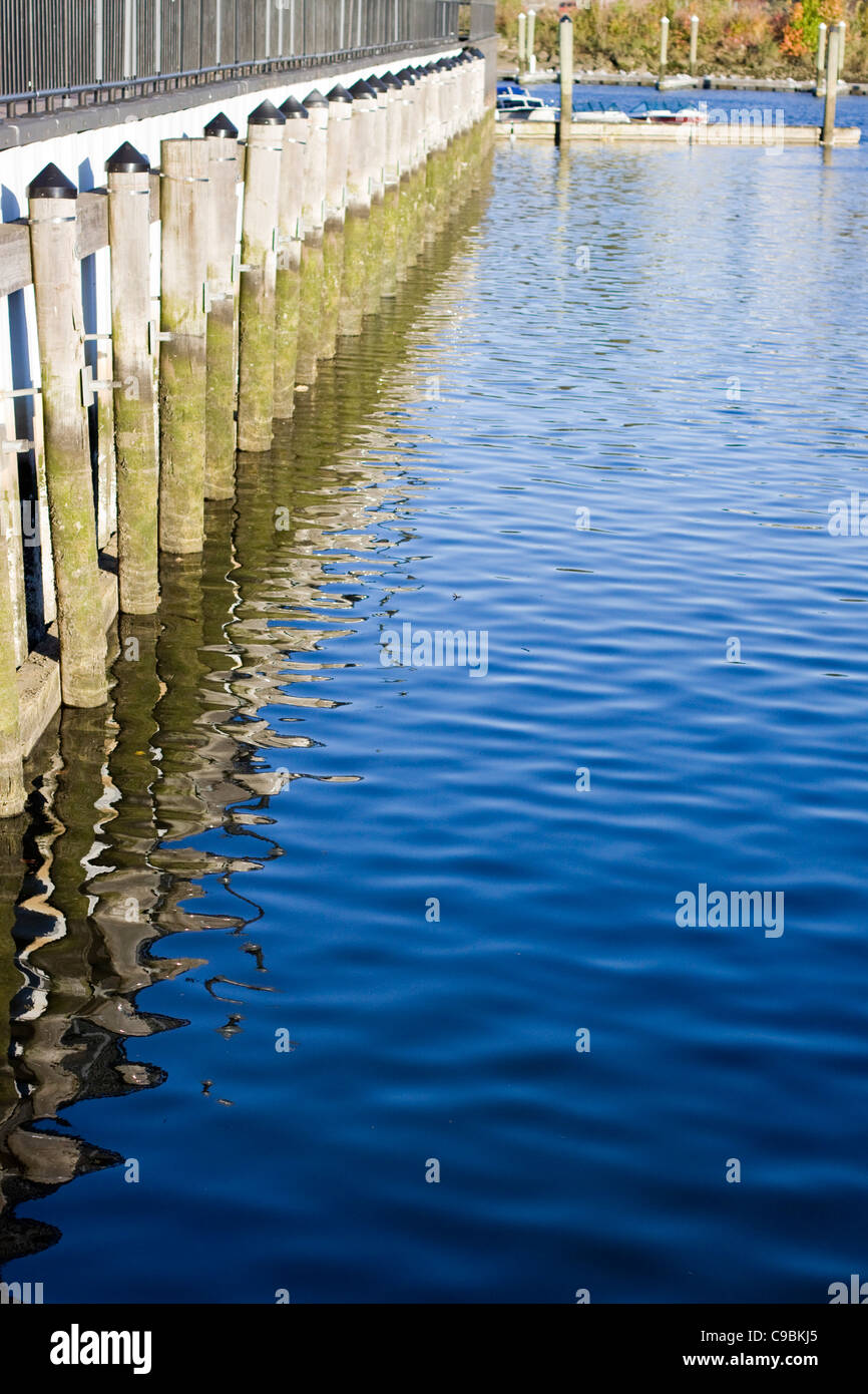 hölzerne Dauerliegeplatz Anker auf dem Pier im Hafen von Greenwich Stockfoto