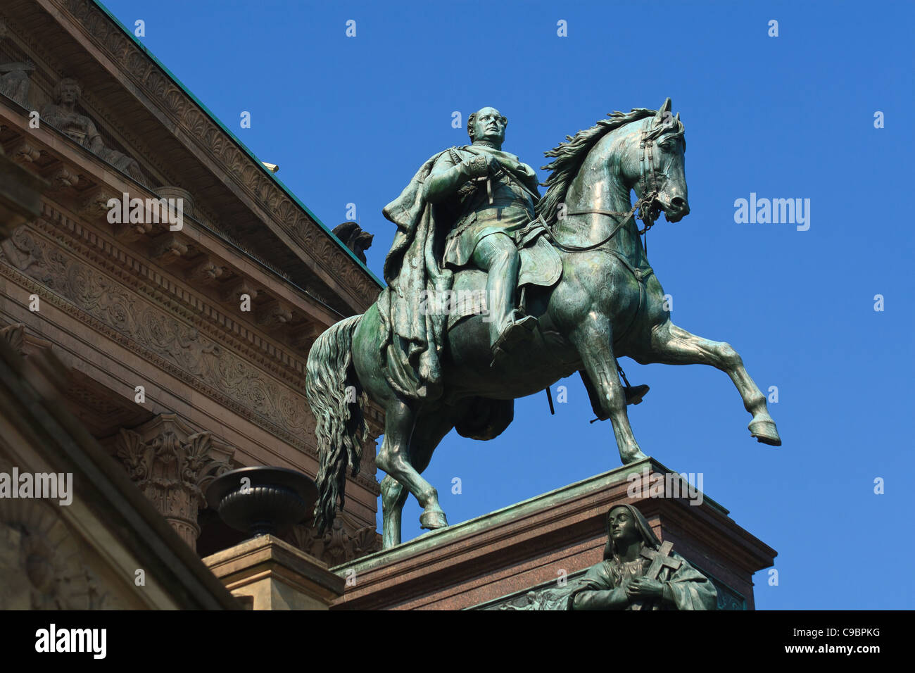 Alte Nationalgalerie mit Statue von Friedrich Wilhelm IV. Berlin, Deutschland. Stockfoto