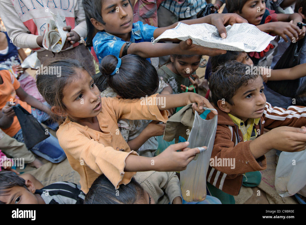 Arme Kinder Geschenke In Gujarat Indien Stockfoto Bild 40212158 Alamy 