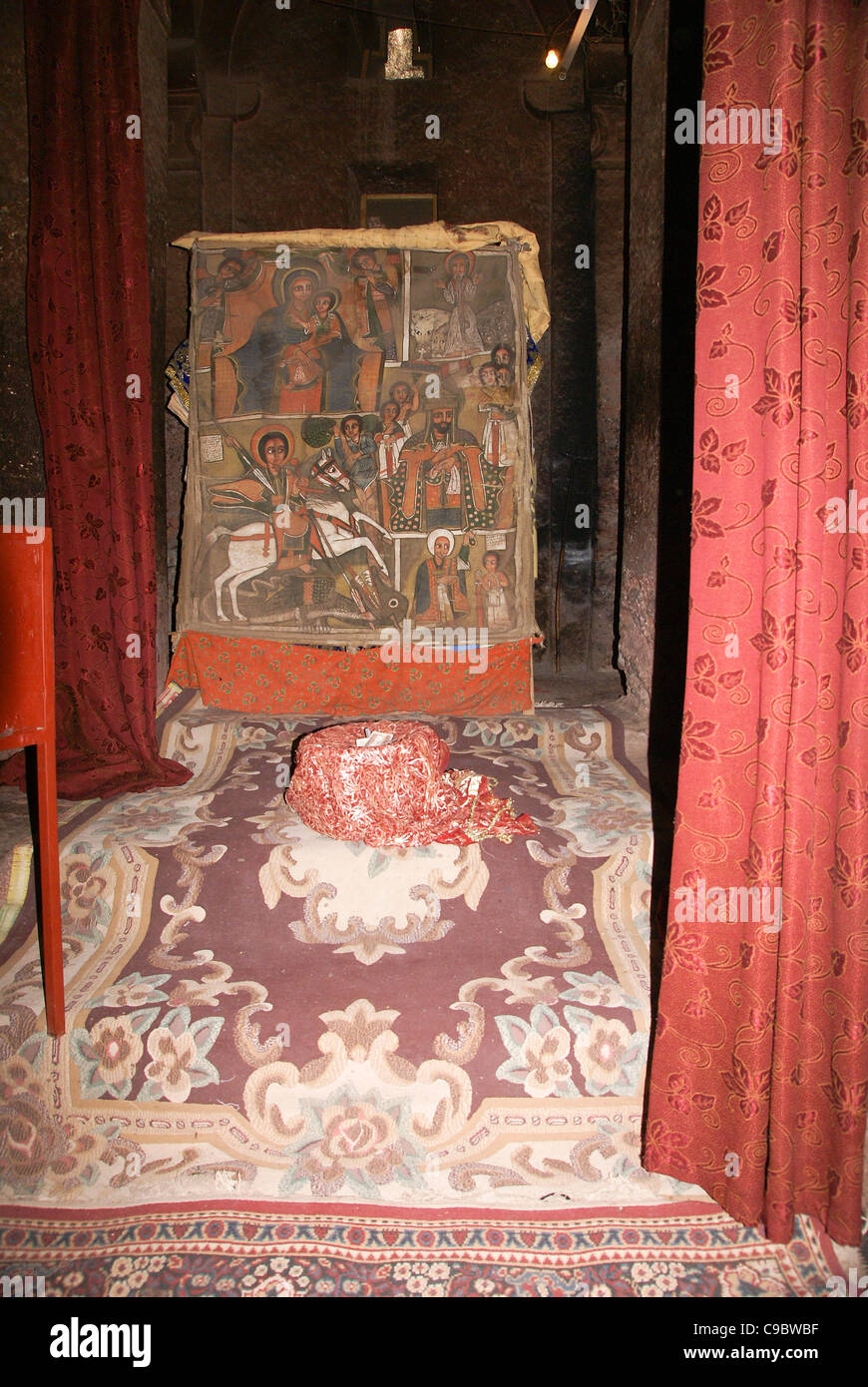 Innere des Bete Maryam (Haus der Maria), eine monolithische Kirche geschnitzt aus festem Gestein, in Lalibela, Äthiopien Stockfoto