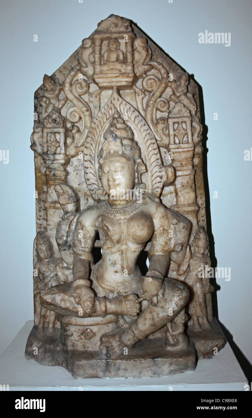 Marmorstatue der hinduistischen Göttin Saraswathi, Göttin des Wissens Stockfoto