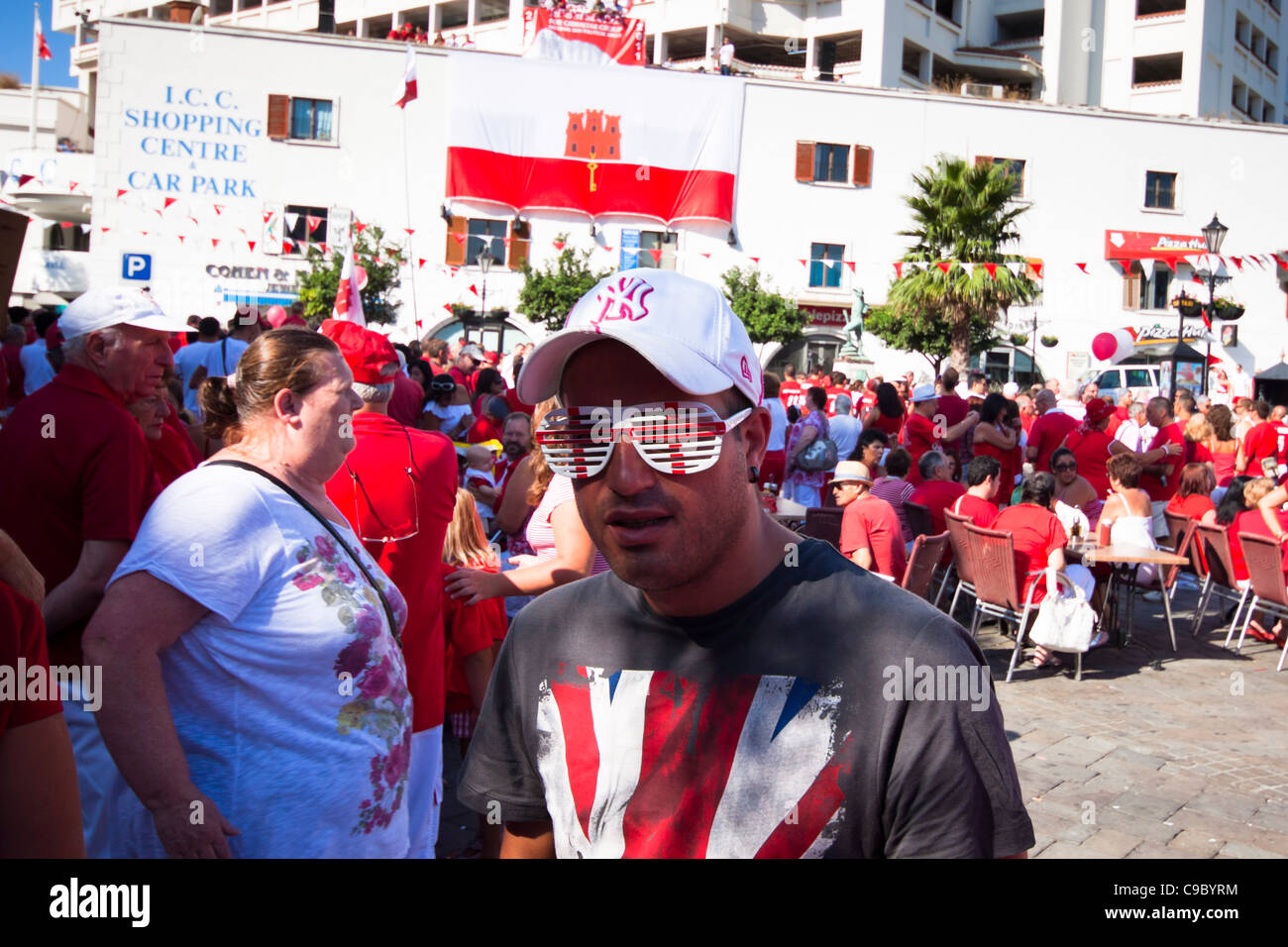 Gibraltar Stadtzentrum während Gibraltar Nationalfeiertag, 10. September 2011. Stockfoto