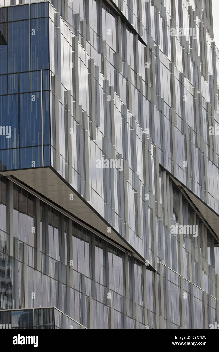 Moderne Glasfenster in das neue Gebäude in den Docklands in Melbourne Australien. Stockfoto